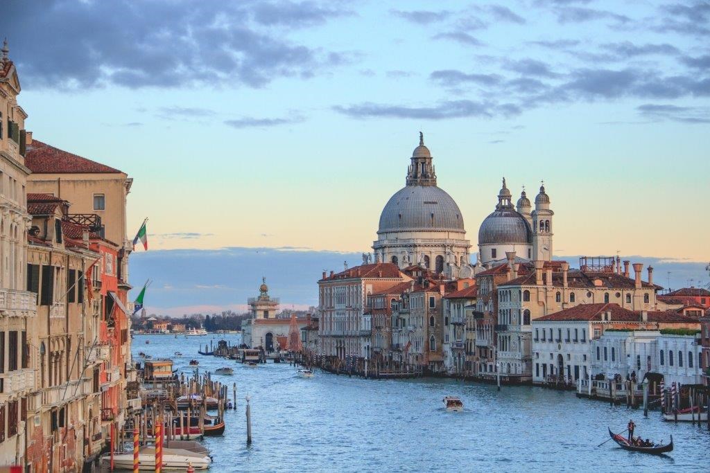 China Eastern flight destinations and schedules to & from Venice
